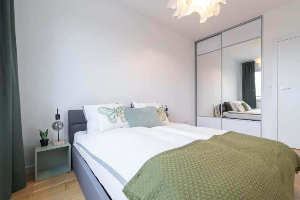 Bed, Photo of the whole room, Bedroom, wardrobe
