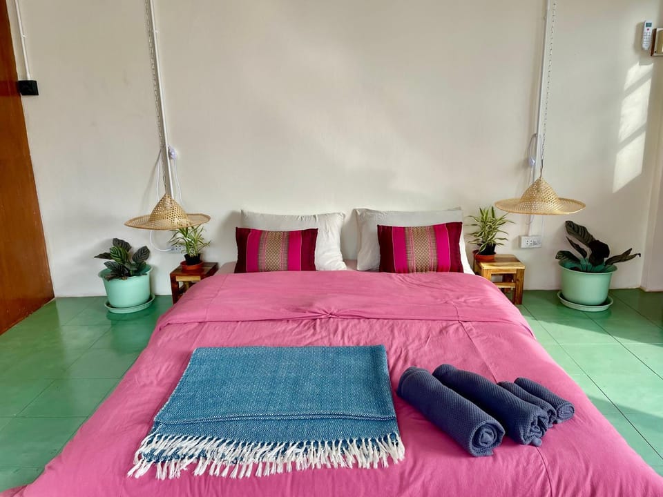 Bed, Photo of the whole room, Bedroom, towels