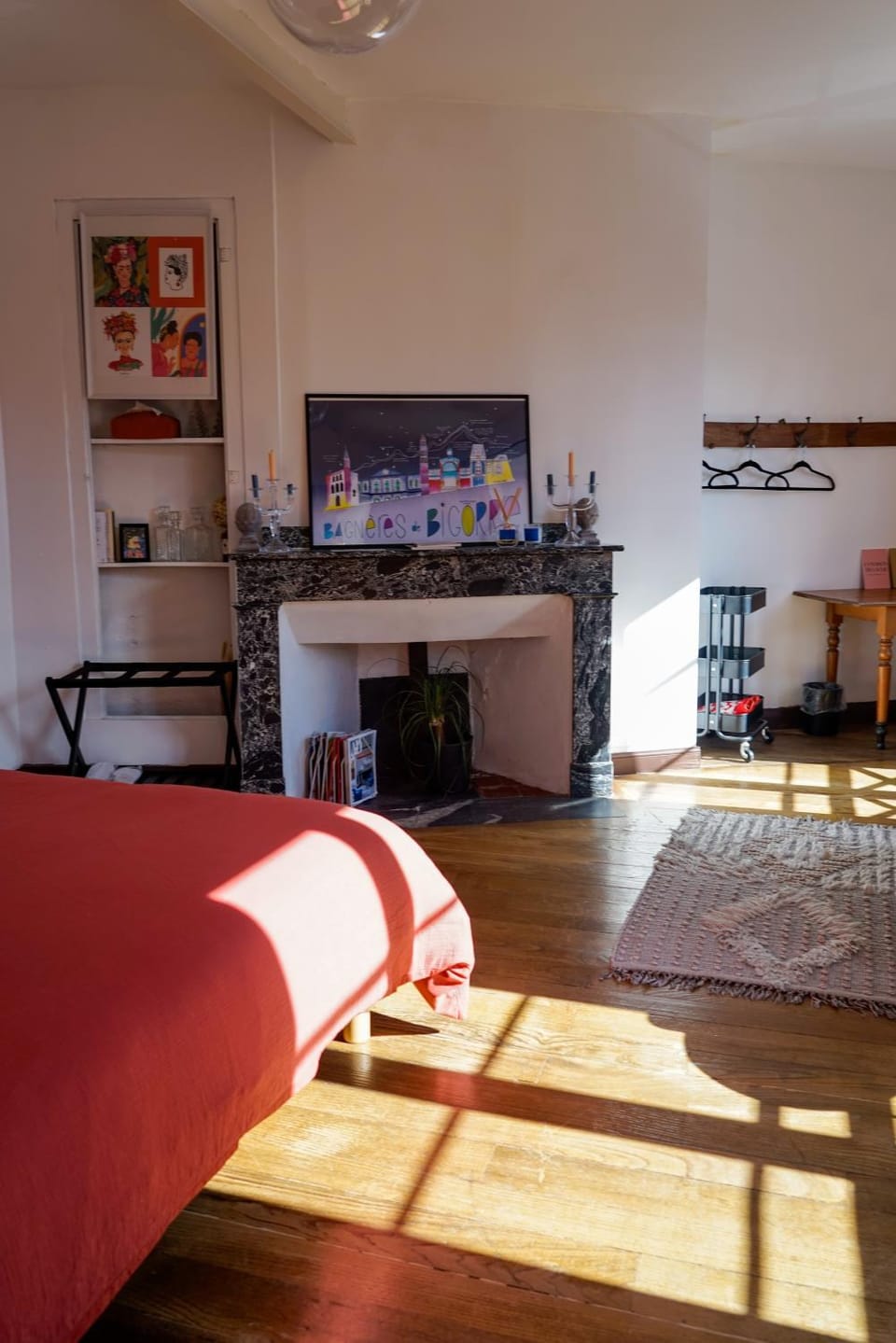 Bedroom, fireplace