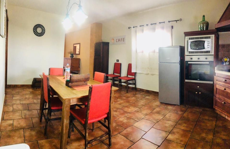 Restaurant/places to eat, kitchen