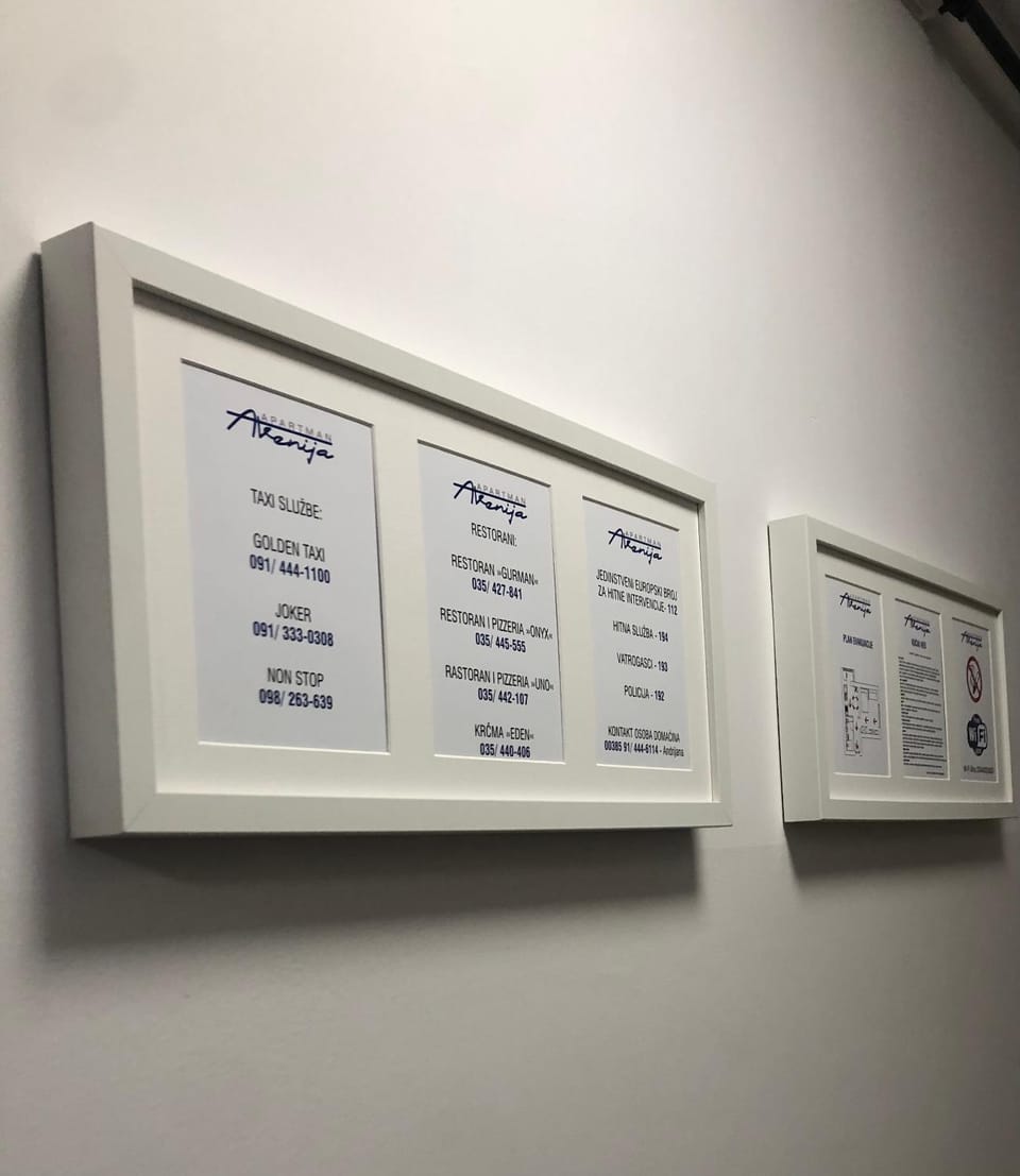 Living room, Text overlay