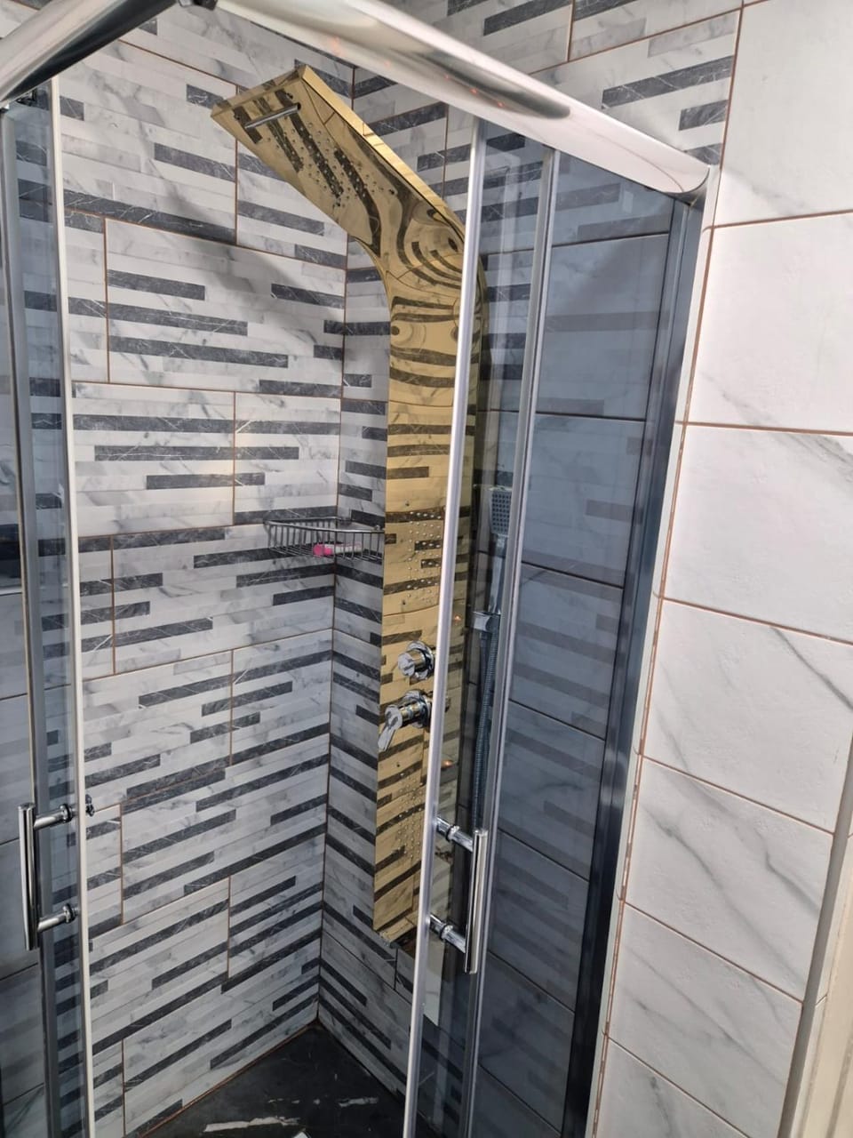 Shower, Bathroom, towels