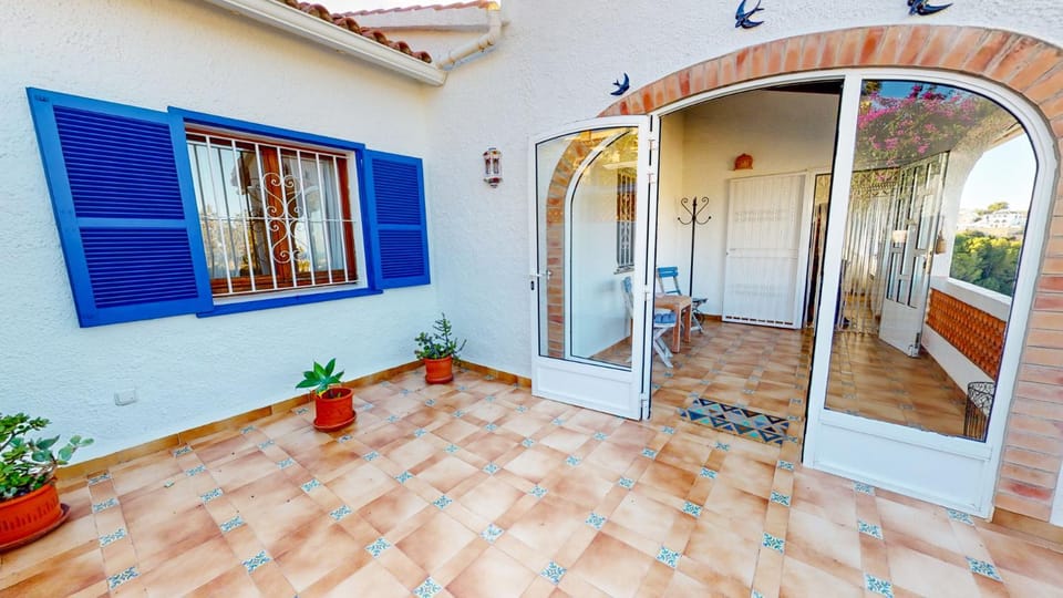 Patio, Day, Balcony/Terrace