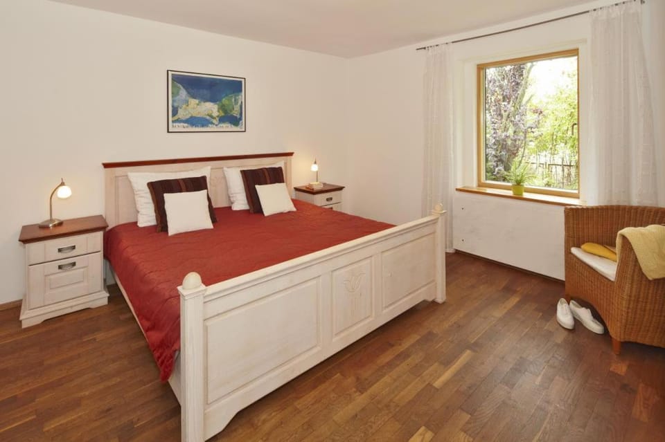 Gepflegtes Reetdachhaus auf großem Grundstück mit Badewanne und Terrasse House in Heringsdorf