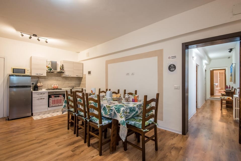 Property building, Kitchen or kitchenette, Living room