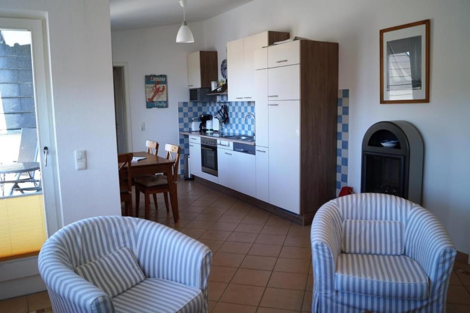 Maritim eingerichtete Fewo mit Balkon, 2 Fernsehern Apartment in Kühlungsborn
