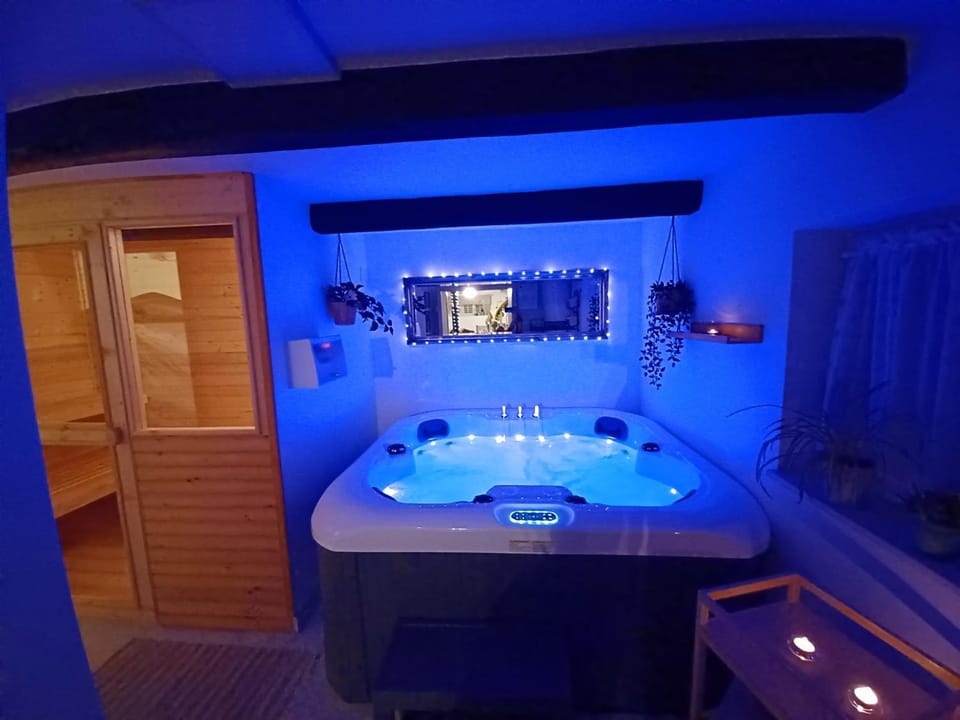 Hot Tub, Spa and wellness centre/facilities