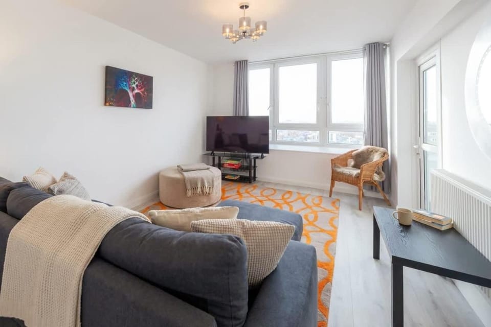 3 Bedroom Old Street Apartment - City Views Apartment in London Borough of Islington