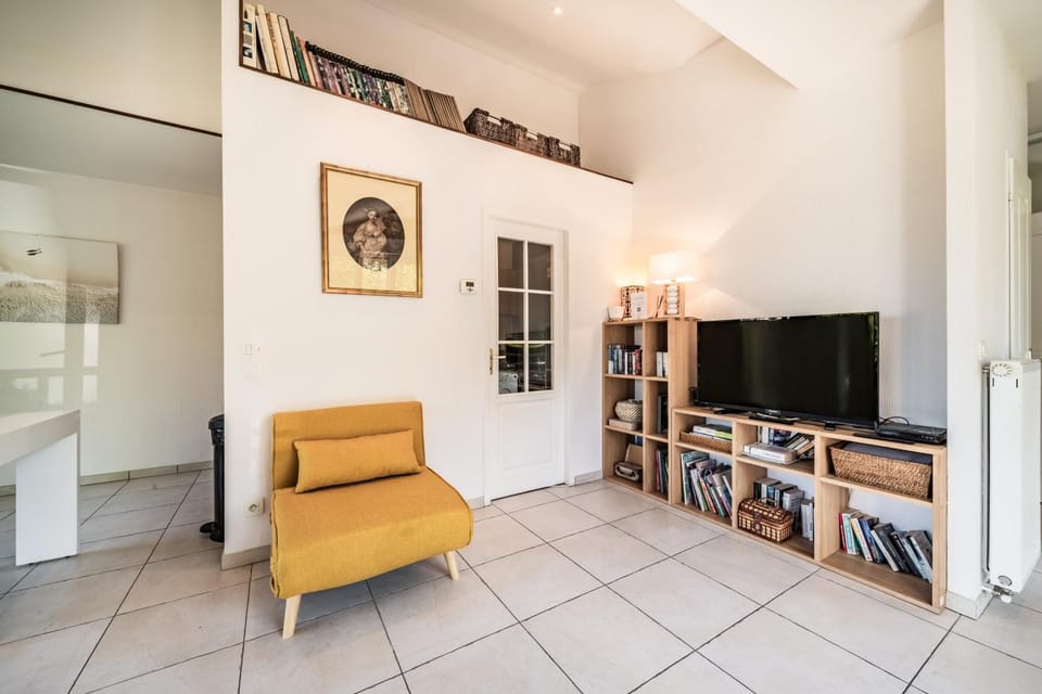 Property building, Living room