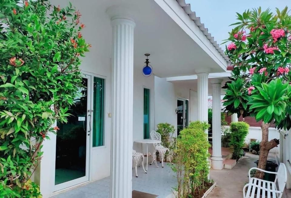 Thongtalay Bed & Breakfast Koh Larn Bed and Breakfast in Chon Buri Changwat