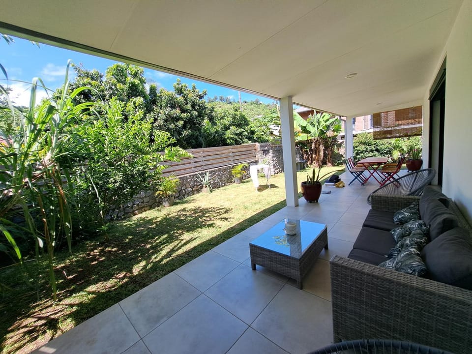 Patio, BBQ facilities, Garden, Living room