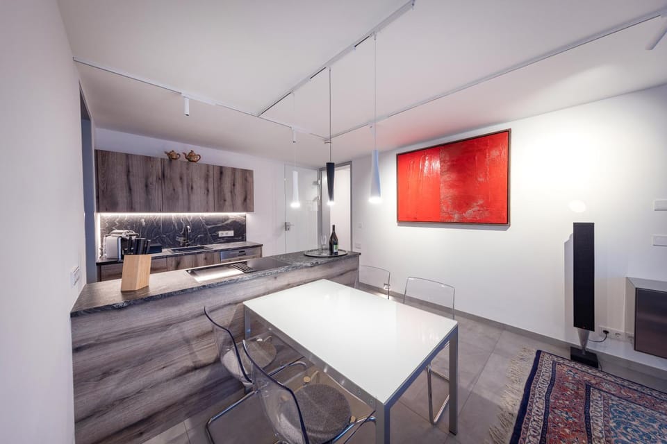 Dining area, kitchen