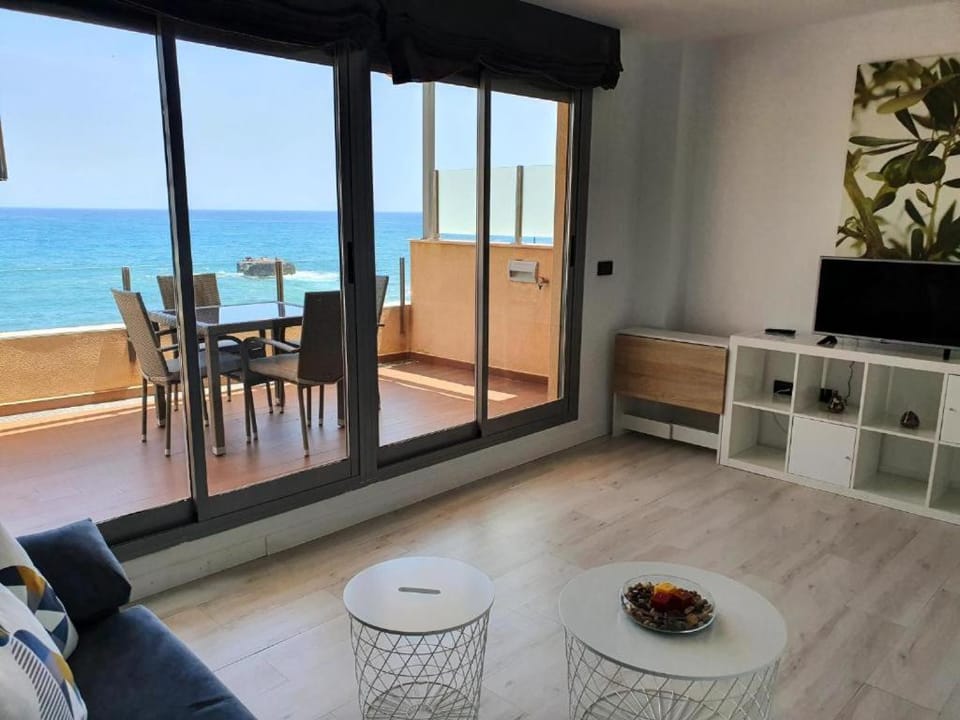 Natural landscape, TV and multimedia, View (from property/room), Balcony/Terrace, Balcony/Terrace, Living room, Seating area, Dining area, Beach, Sea view