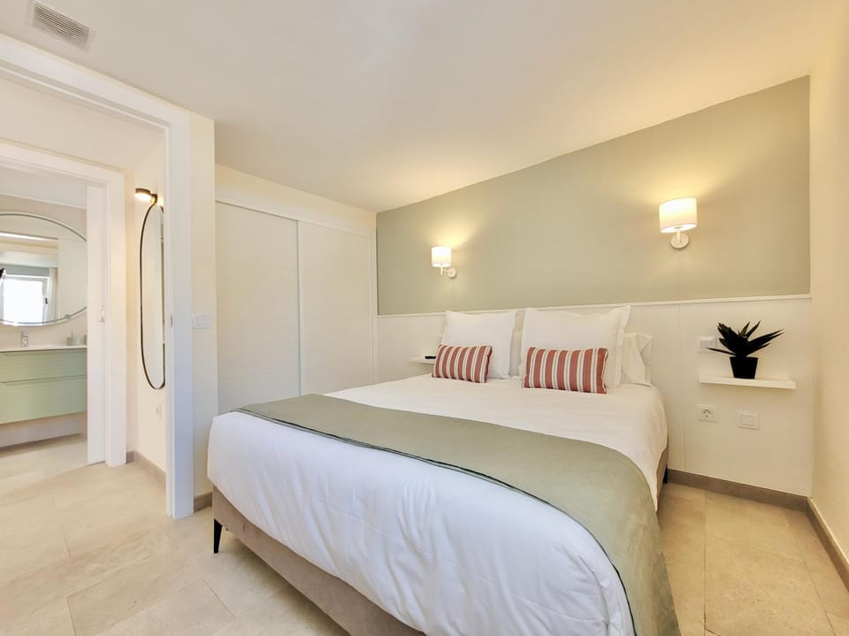 Bed, Bedroom, wardrobe