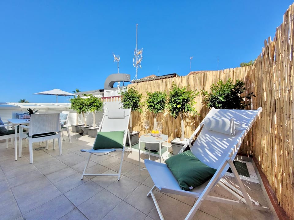 View (from property/room), Balcony/Terrace, Seating area, Dining area