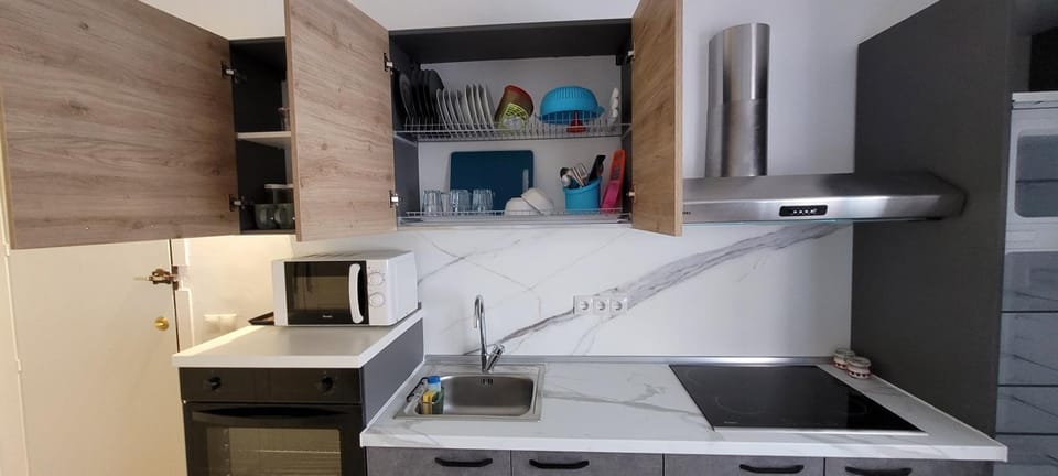 Torremolinos CARIHUELA RENOVADO - Wifi 365 Mbps - Fire Stick Amazon - Playa a 50 metros Apartment in Torremolinos