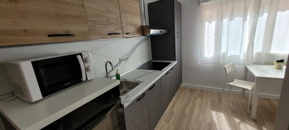 Torremolinos CARIHUELA RENOVADO - Wifi 365 Mbps - Fire Stick Amazon - Playa a 50 metros Apartment in Torremolinos