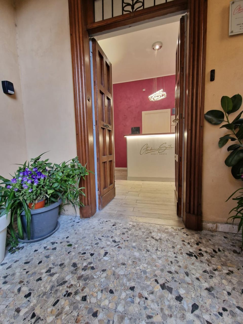 Facade/entrance