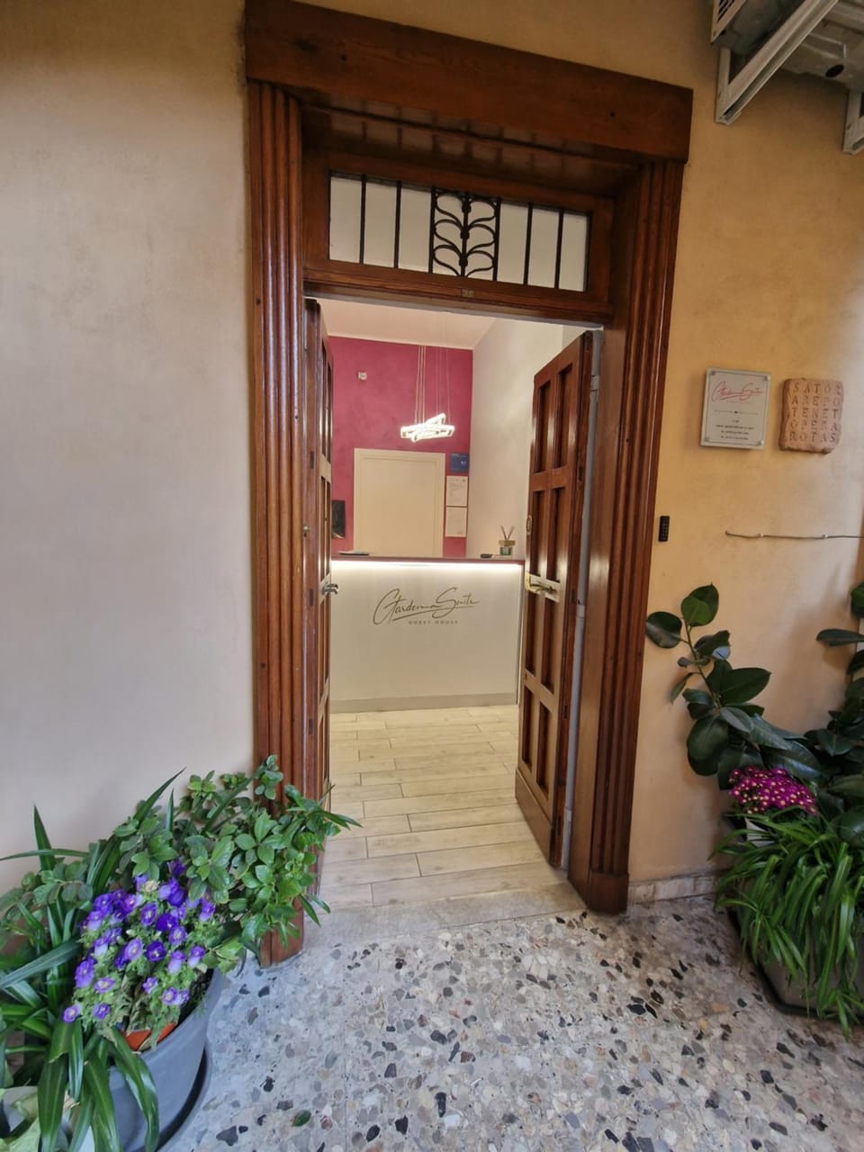 Facade/entrance