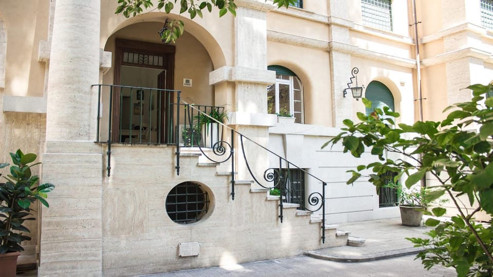 Facade/entrance