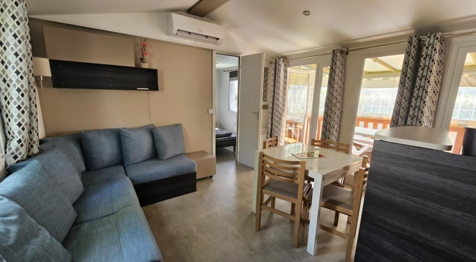 Grand mobil-home n°604 3ch tout confort au calme Campground/ 
RV Resort in Parentis-en-Born