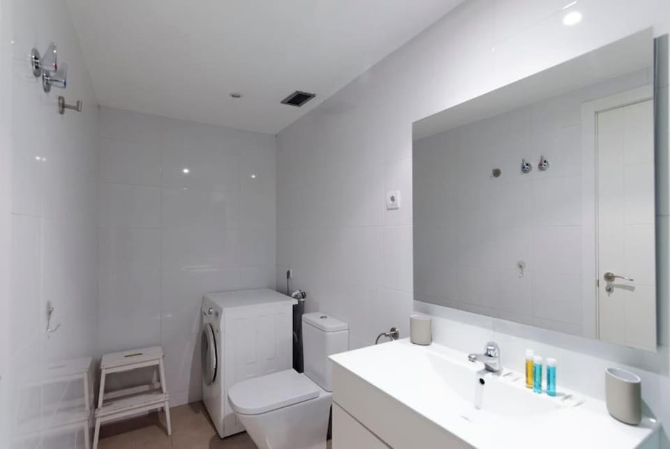 Beautiful flat a stone's throw from the Retiro-VILL Apartment in Madrid