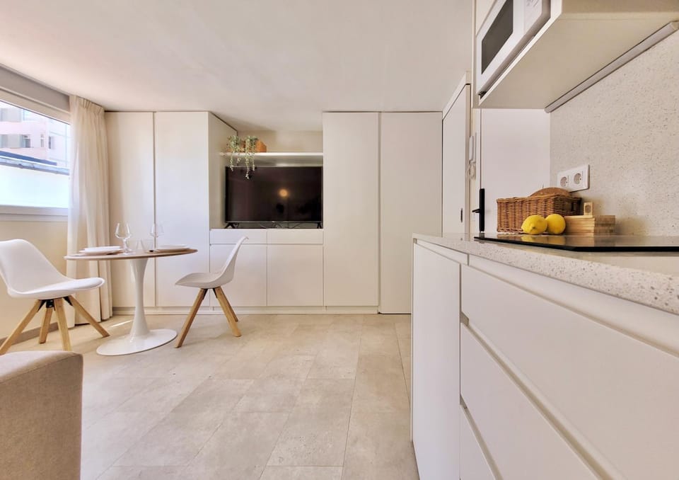 TV and multimedia, Kitchen or kitchenette, Dining area, minibar, stove
