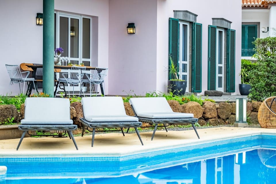 Patio, Garden, Swimming pool, sunbed