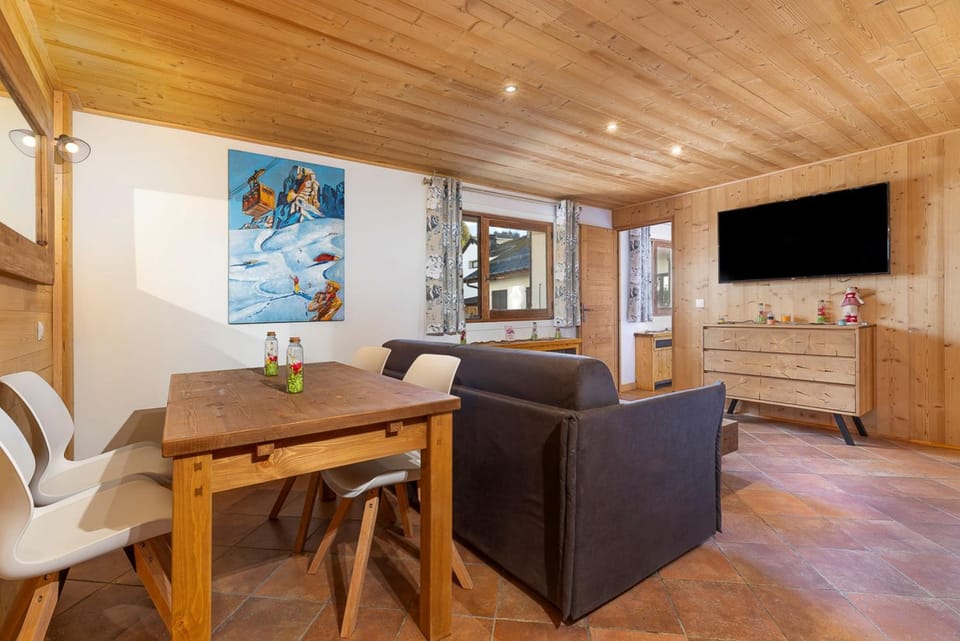 Communal lounge/ TV room, Living room, Seating area