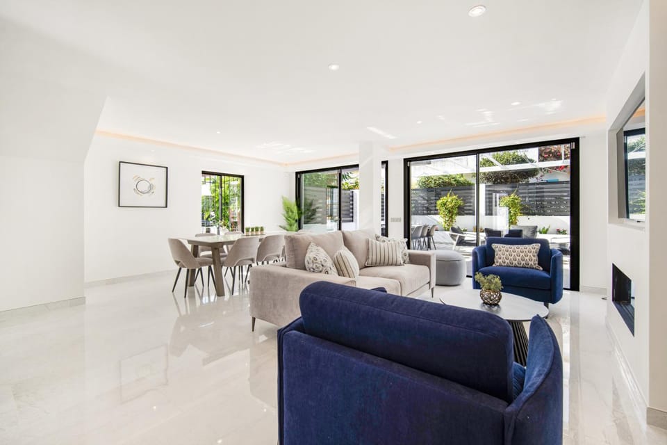 Communal lounge/ TV room, Living room