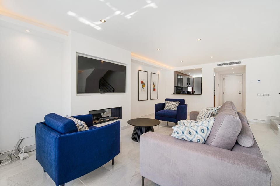Communal lounge/ TV room, Living room