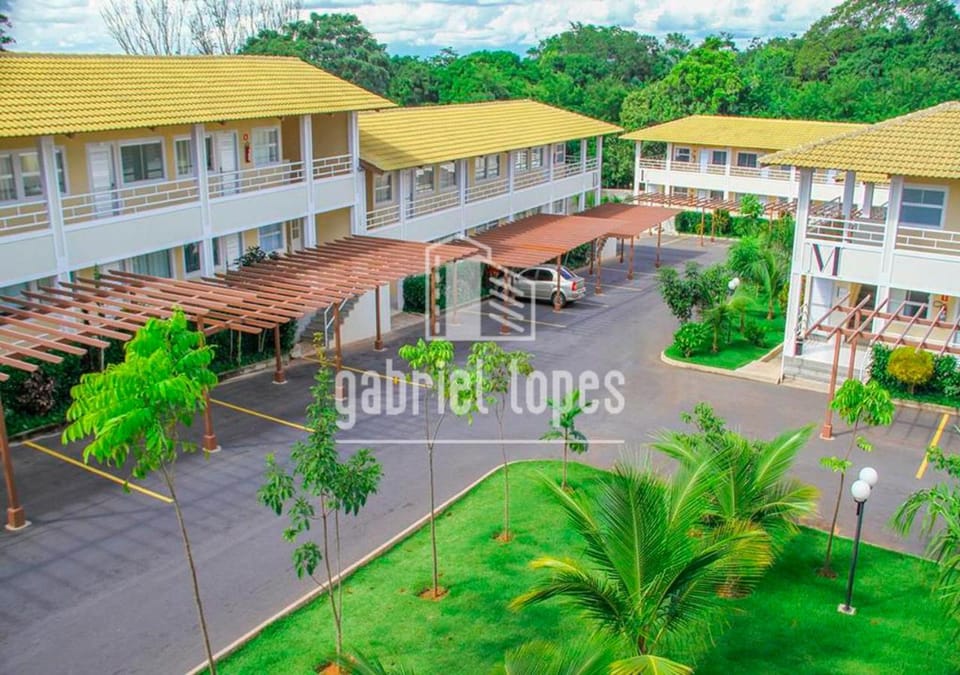 Property building, Day, Garden, Garden view, Parking