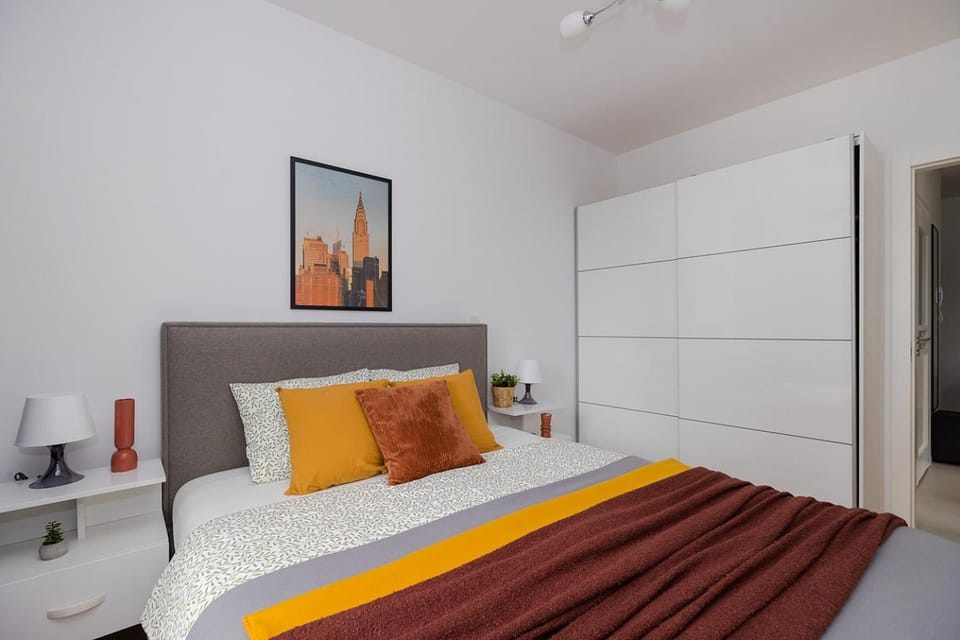 Bed, Photo of the whole room, Bedroom, wardrobe