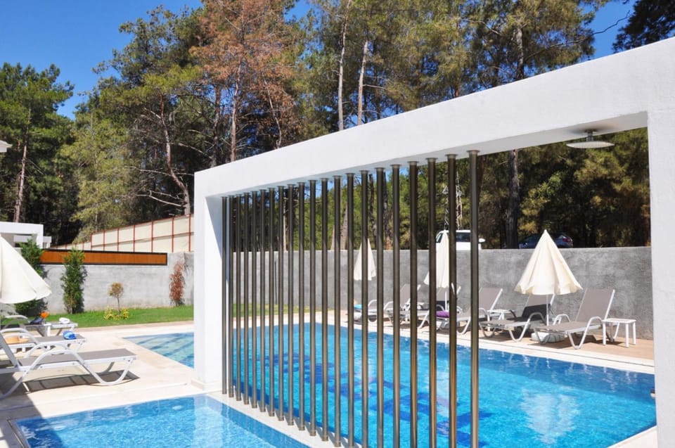 Swimming pool, sunbed
