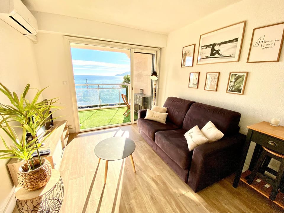 Natural landscape, Living room, air conditioner