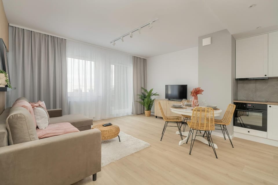 TV and multimedia, Living room, Seating area, Dining area, Evening entertainment