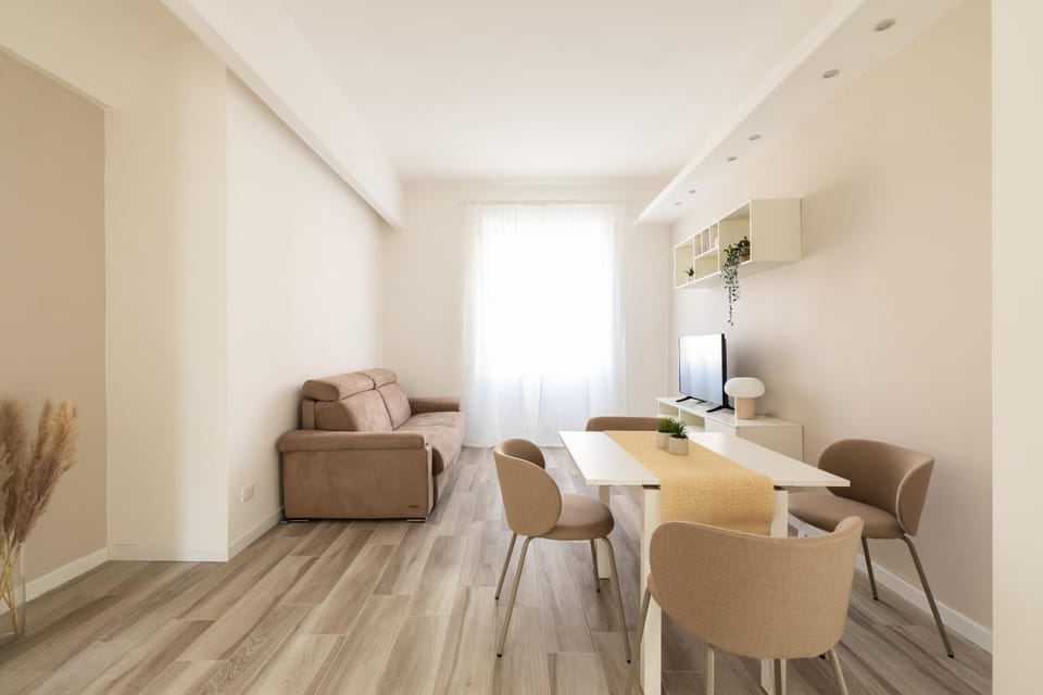 Day, TV and multimedia, Living room, Seating area, City view