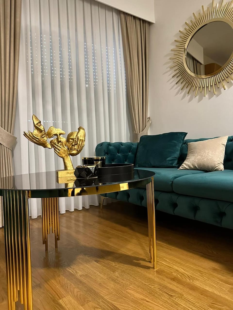 Living room, Seating area