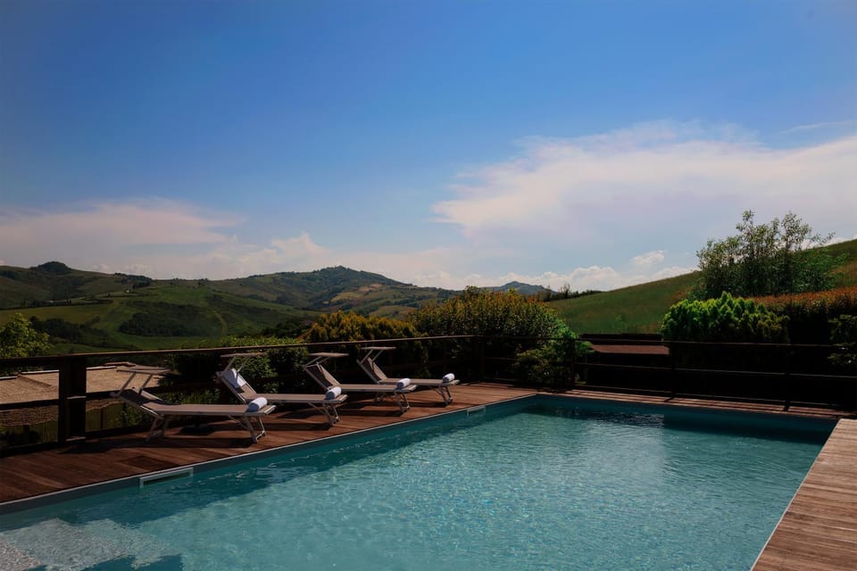 Mountain view, Pool view, Swimming pool, sunbed