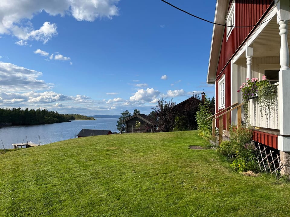 The Pintorp cabin by the lake Cabin in Sweden