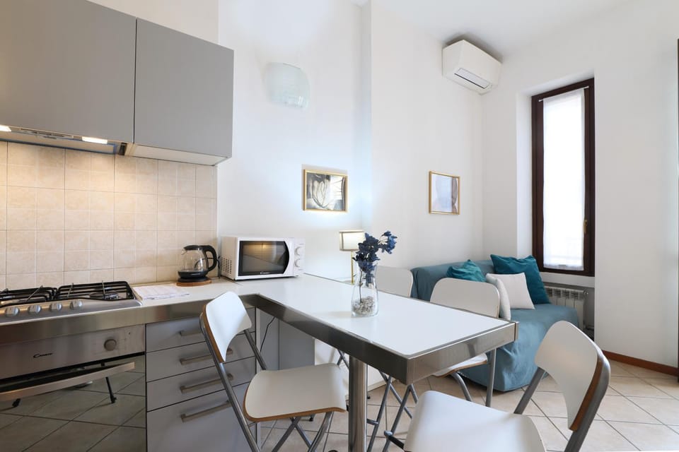Kitchen or kitchenette, Living room, Seating area, Dining area, minibar, pet friendly, stove