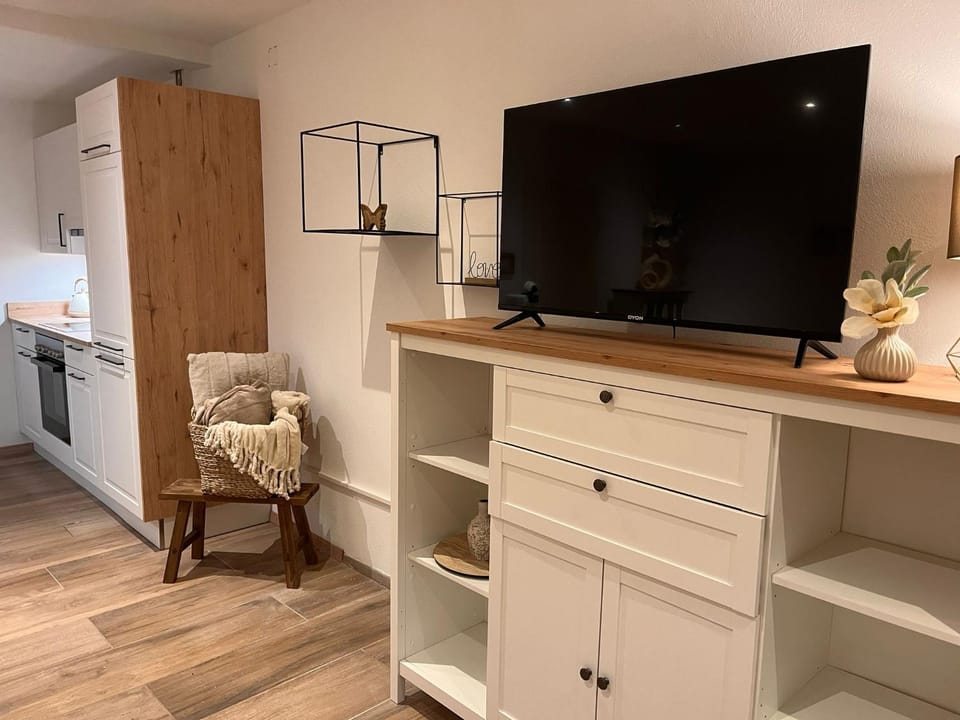 Communal lounge/ TV room, Kitchen or kitchenette
