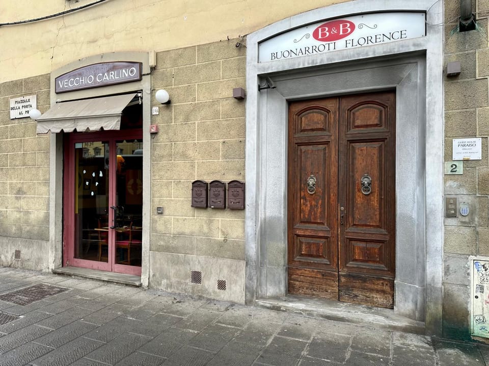 Facade/entrance