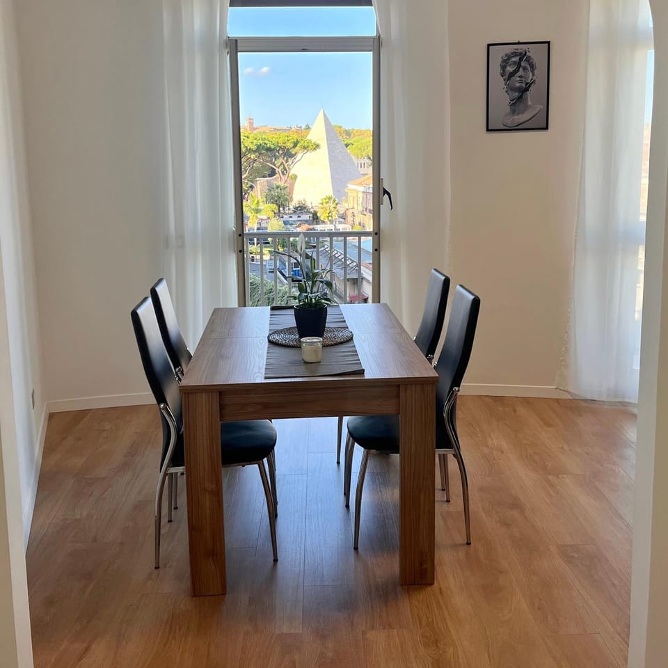 Bird's eye view, Dining area
