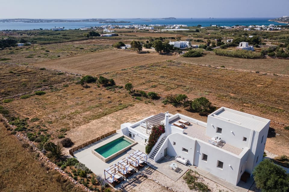 Property building, Natural landscape, Bird's eye view, Pool view, Sea view, sunbed
