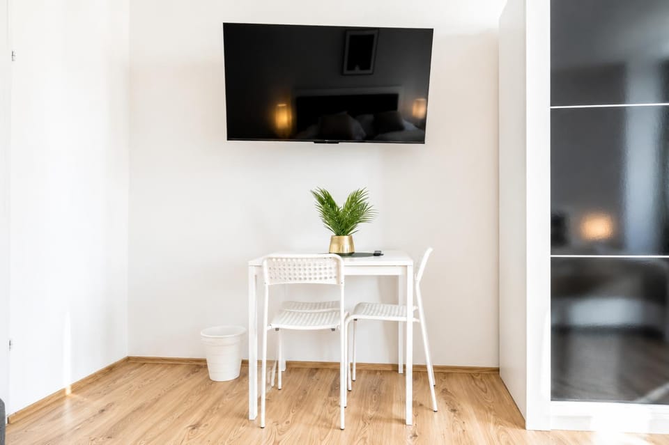 TV and multimedia, Dining area
