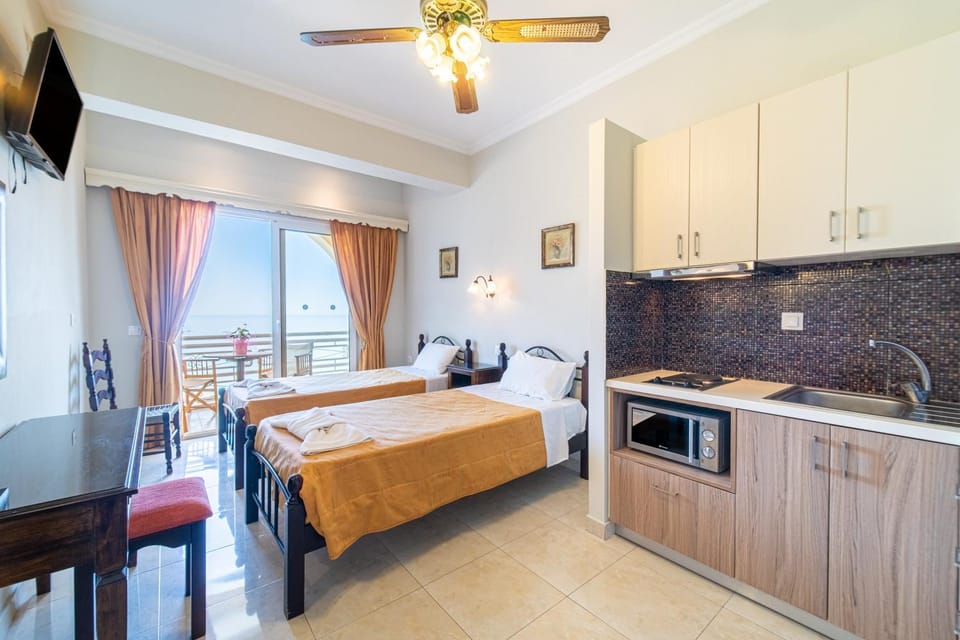 Property building, Kitchen or kitchenette, Living room