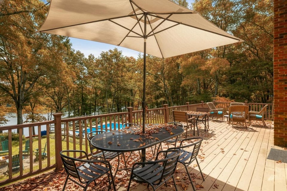 Spring, Day, Natural landscape, View (from property/room), Balcony/Terrace, Lake view, Pool view, Swimming pool