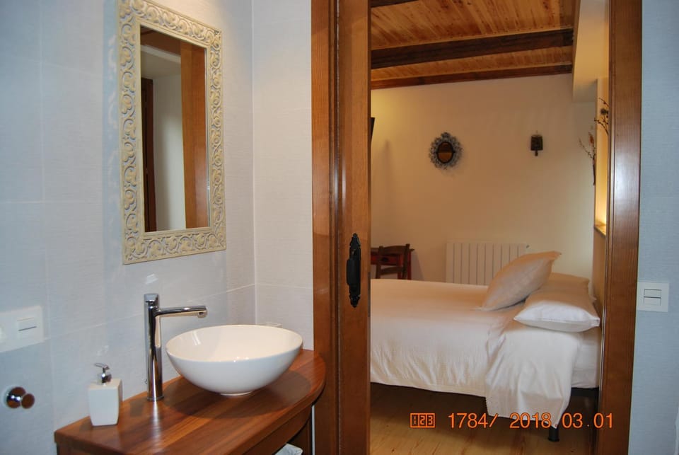 Bathroom, Photo of the whole room