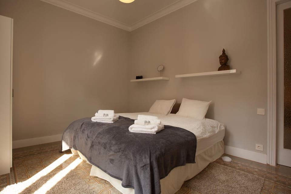 Bed, Day, Photo of the whole room, Bedroom, On site